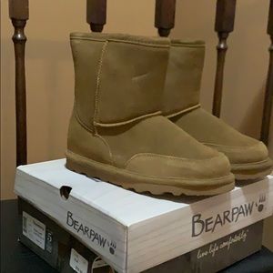 ✨SALE SALE SALE✨Boys bearpaw boots